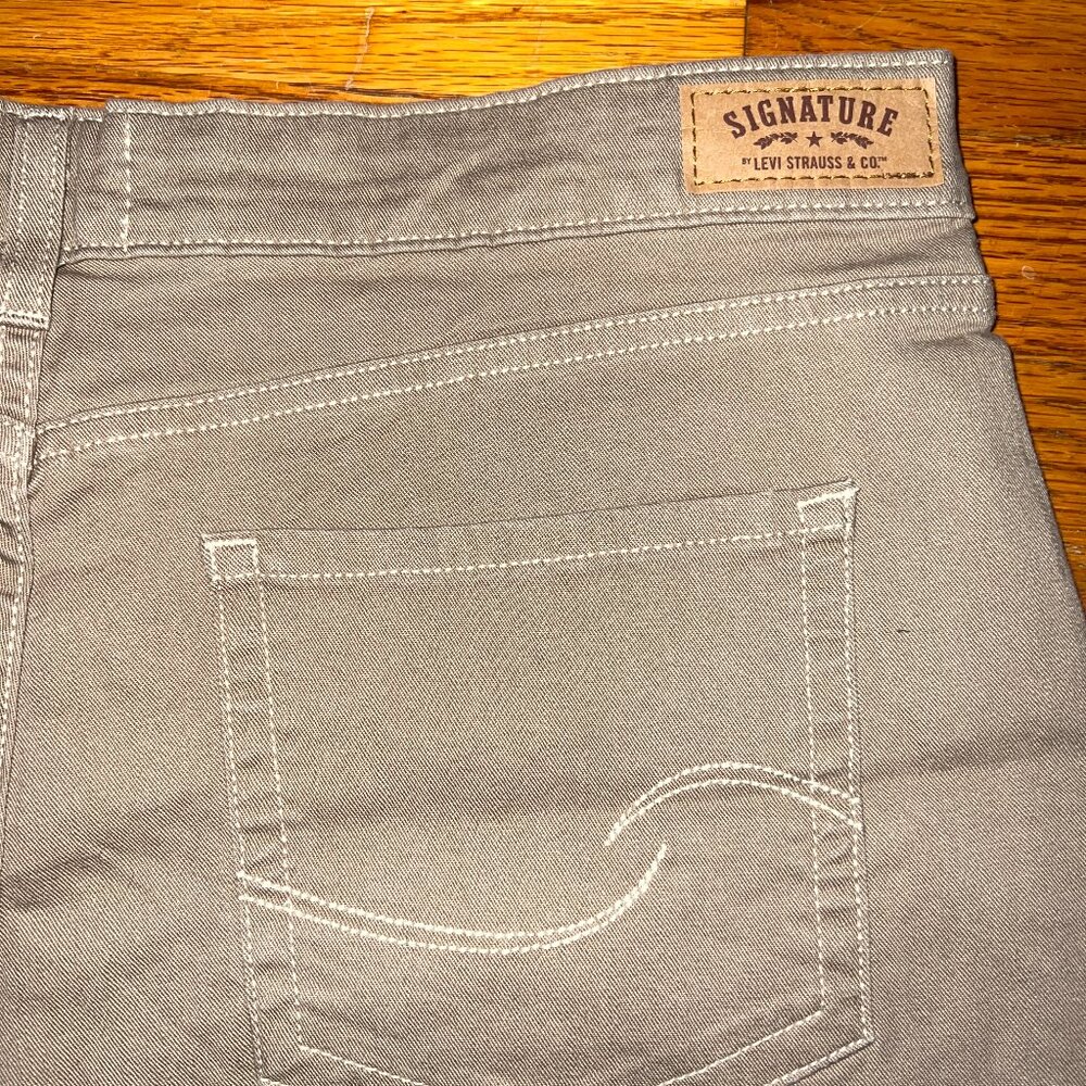 Levi Strauss Shorts Size 16 | New (No Tags) - Picture 4 of 4